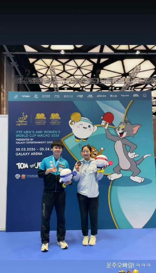 澳门世界杯落幕，凌晨一点多，申裕斌更新了社媒，没想到她晒出了和林昀儒在颁奖礼后的