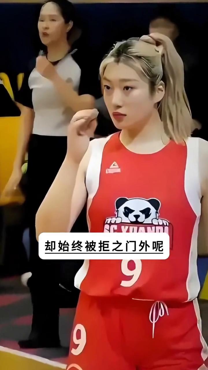 意想不到，十八岁的章子怡都已踏入国家队大门，可为何同样天赋出众的李梦却始终被拒之