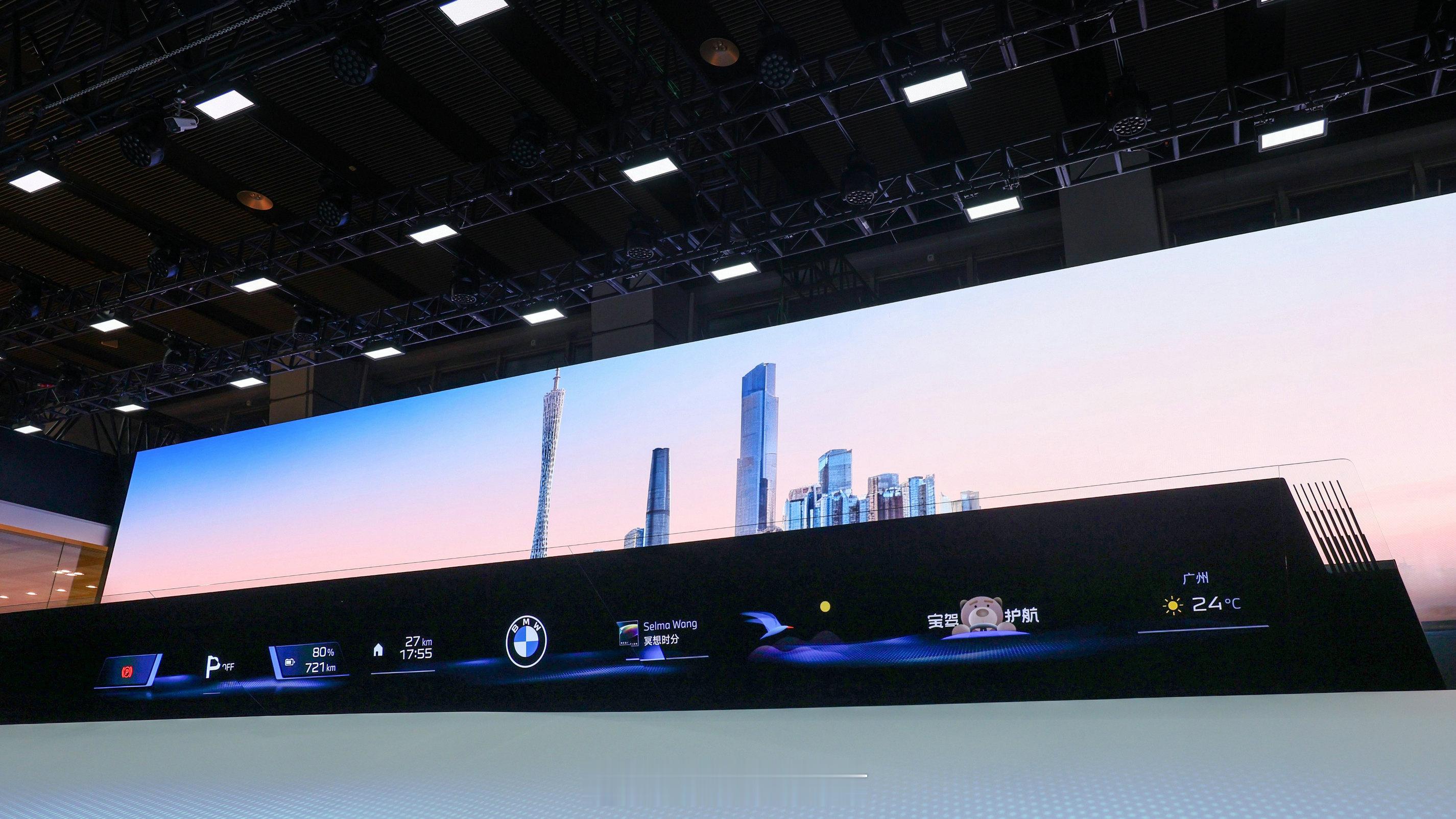 宝马展台都逛了吧？今天看到宝马也释放出几个信号～①BMW、MINI及BMWM