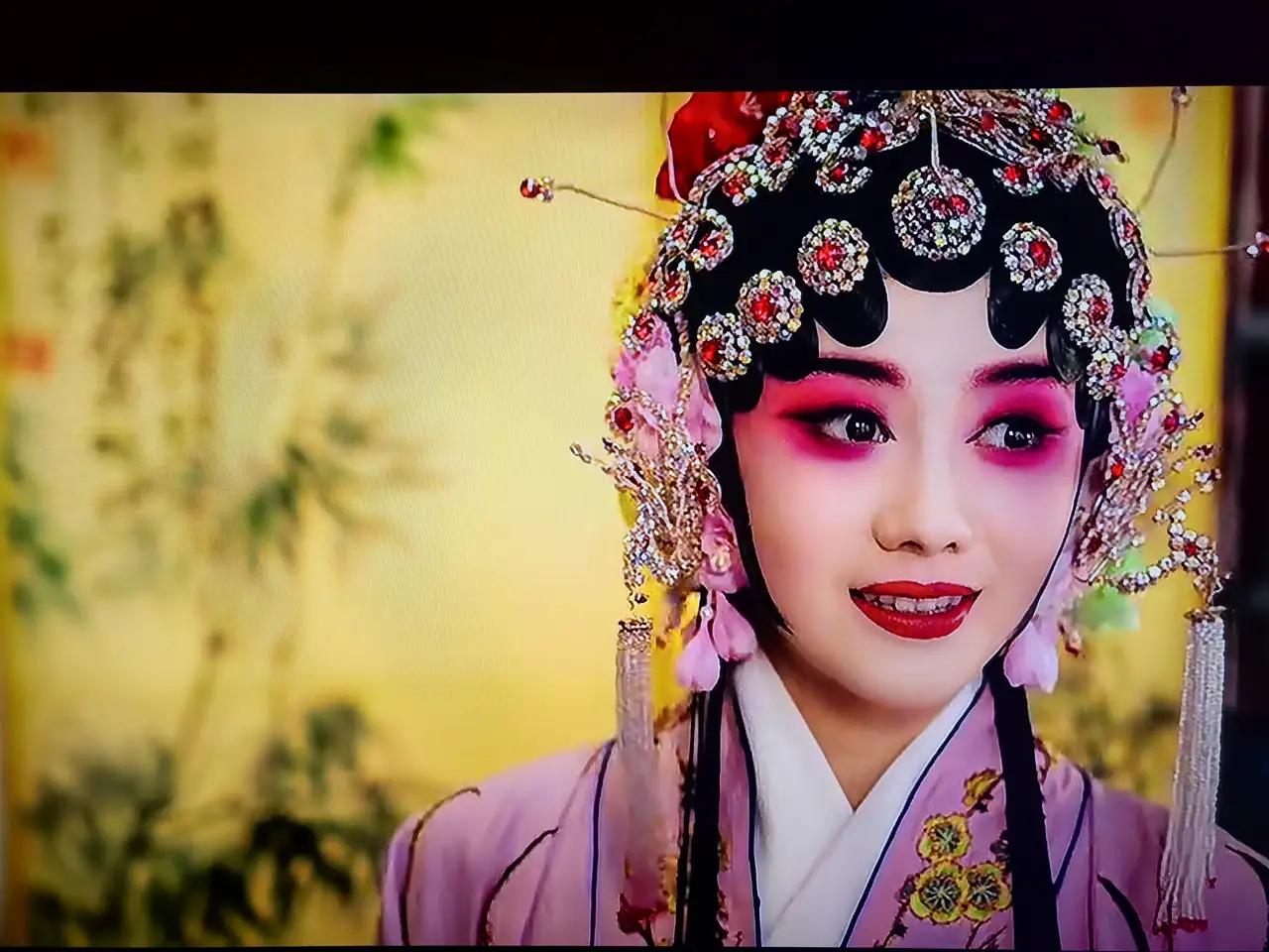 《主角》大结局收官，结局戳心又圆满。忆秦娥历经丧女、变故闭门弃戏，靠着徒弟慢慢