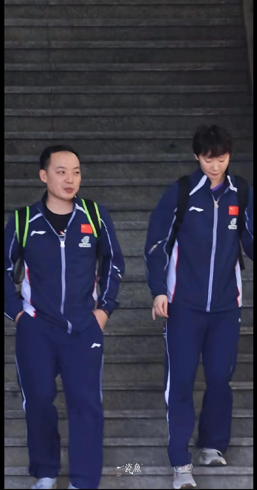 曼昱和任皓指导，这师徒俩的氛围感也太暖了吧！刷到海口亚洲杯时的视频，王曼昱