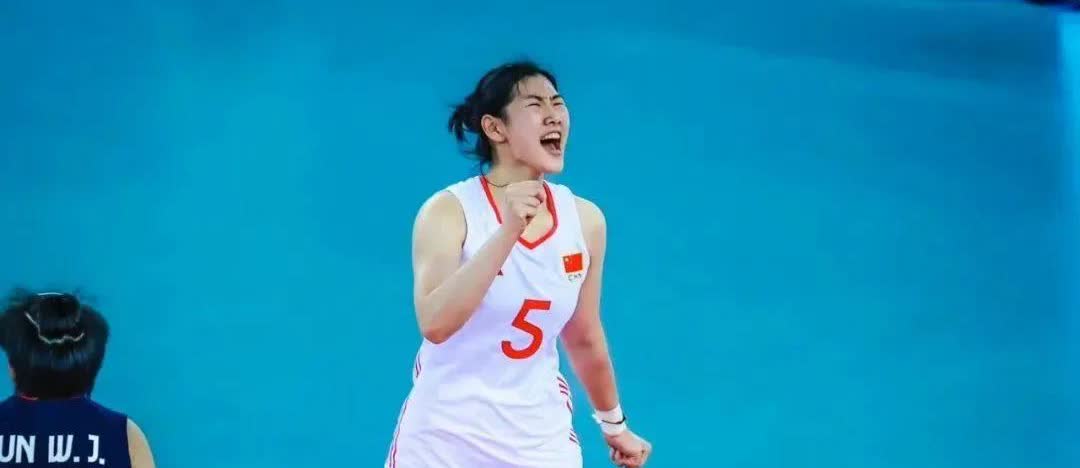 李晨萱和黄悦鑫明年谁能够进成人队？李晨萱18岁，身高1.88米，她的特点