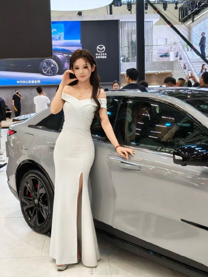 在2025广州车展上，长安马自达携两款全新新能源车型MAZDAEZ-6和MAZ