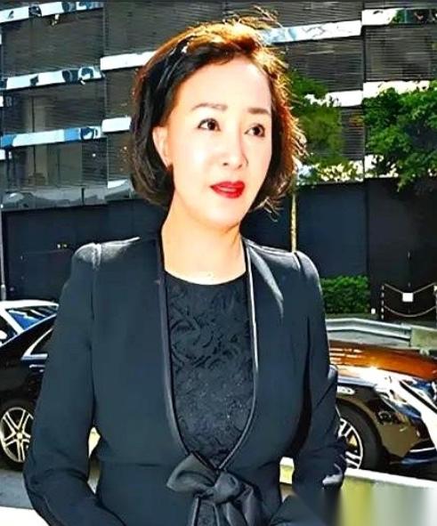 70亿遗产，三个争产的小三，一堆私生子，最后全军覆没，连个钢镚都没捞着！你敢信？