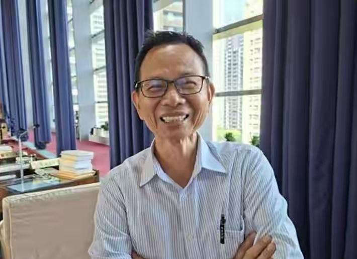 黄国昌于1月31日正式离开台湾立法机构，他的总召位置将由陈清龙接替，要知道此人是