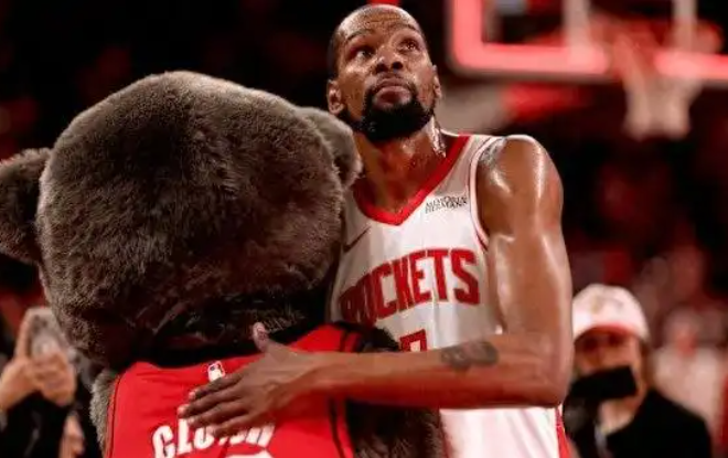 怎么这么多人喷杜兰特呢？有说杜兰特高端局没贡献的，我就想问问火箭有谁高端局贡献