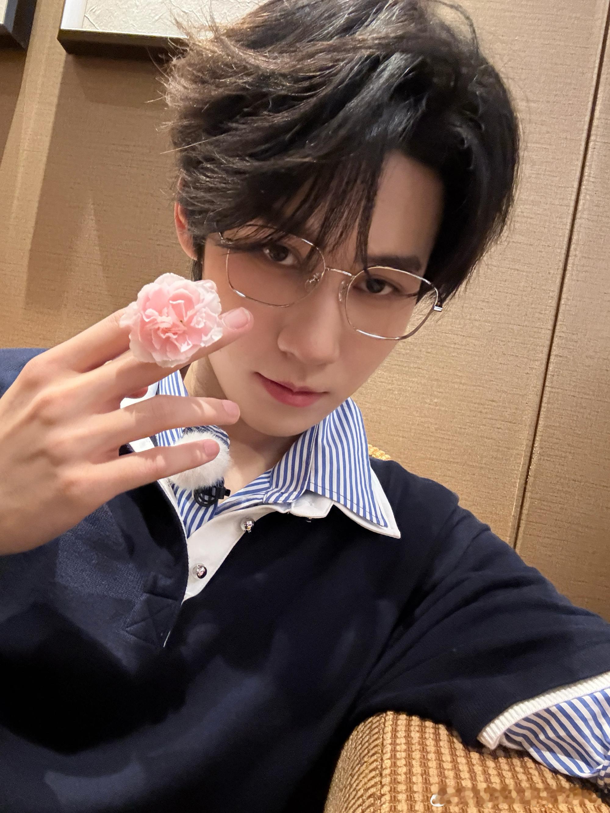 张真源精准预判范丞丞奔跑吧张真源也太了解范丞丞了吧！画画环节直接预判对方会把画