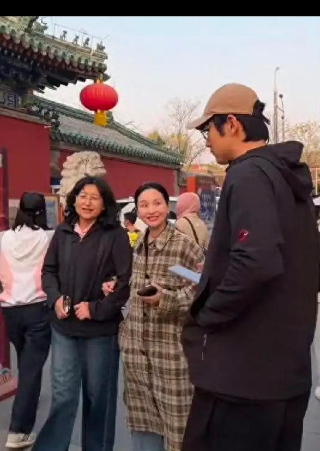 婆婆得做了多久的心理建设，才接受一个比自己小不了几岁的儿媳妇的！感觉这个男生还