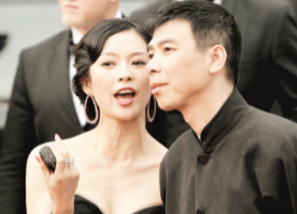 2009年，冯小刚筹拍《唐山大地震》，章子怡想出演“母亲”一角，冯小刚冷笑一声：