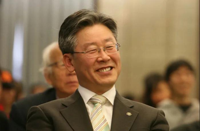 在我方向韩国方总统李在明发起9月抗战胜利80周年纪念活动邀请时，韩国总统李在明思
