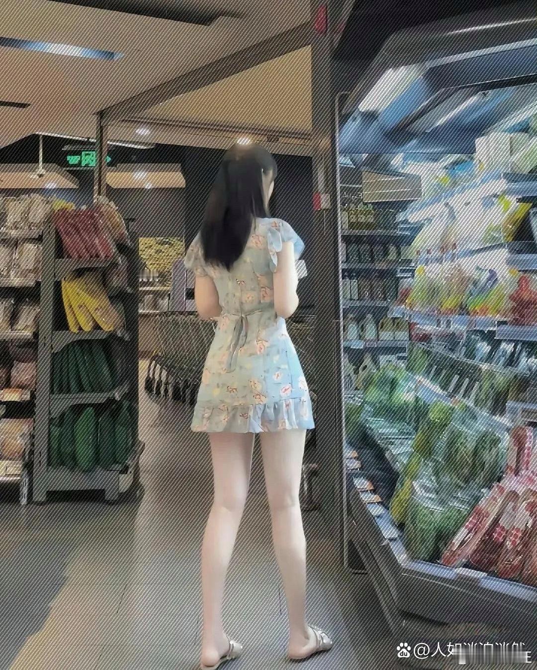 这是我迄今为止见过身材最好的女孩。匀称舒展，线条恰到好处，不是刻意的瘦弱，而是