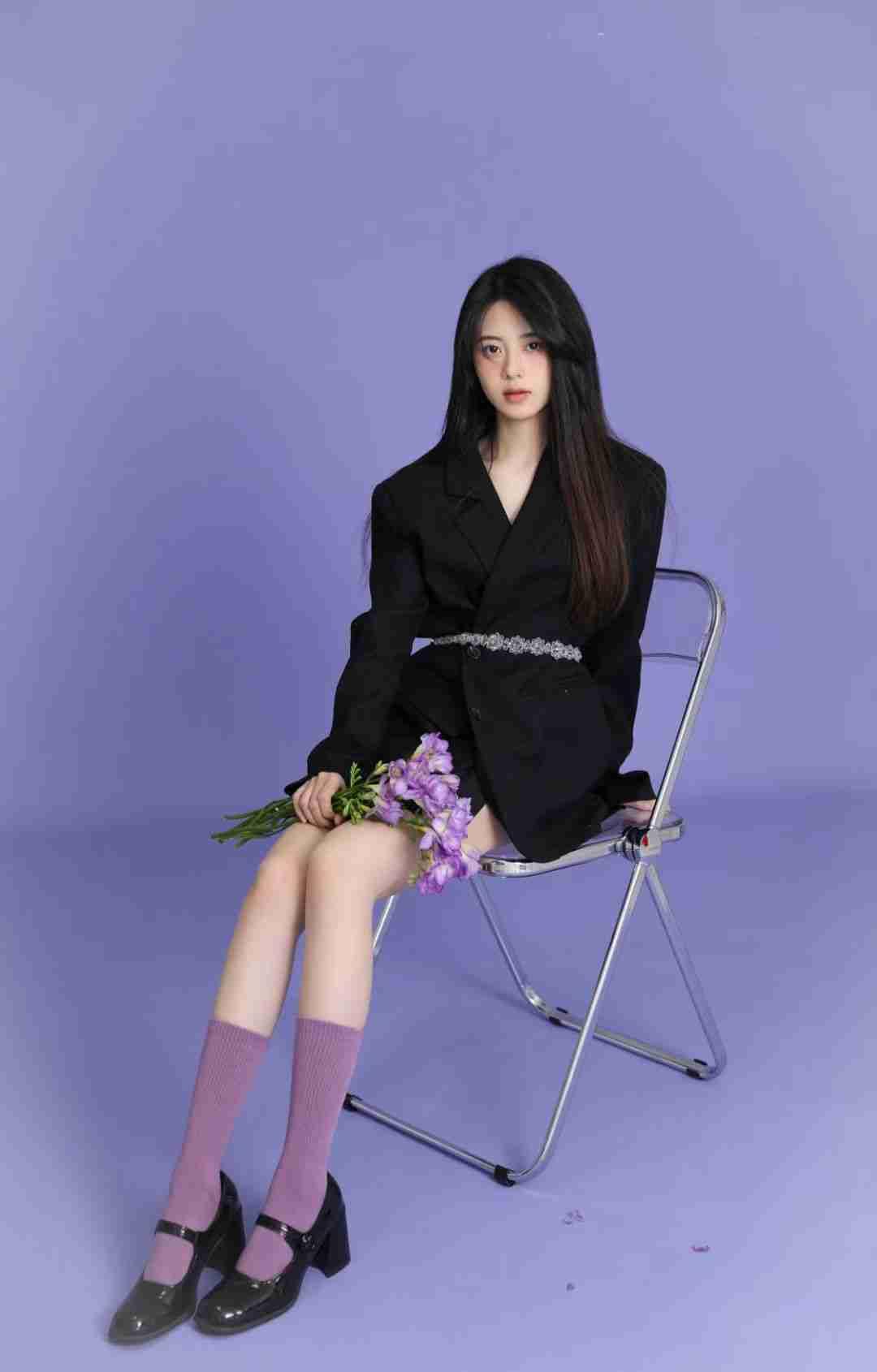少女摄影|NO.0342期清纯少女私房写真黑色套装和紫色小腿袜也很搭呢
