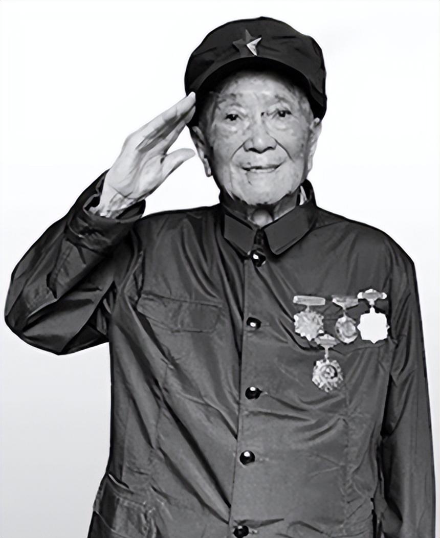 长征期间，有一位公认最小的红军叫向轩，他是开国元帅贺龙的外甥，被誉为湘西双枪女英