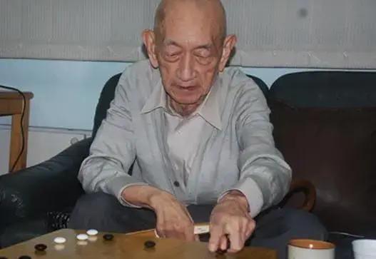 1925年，大军阀段祺瑞和一个11岁小孩下棋，结果被杀了个片甲不留，这让他既羞又