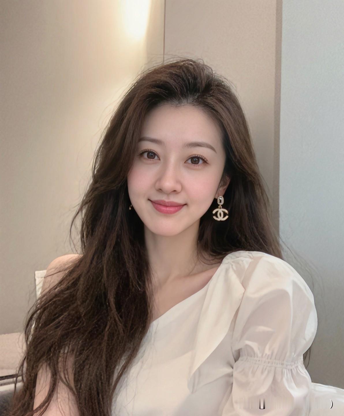 真正能让一个女人心动的，往往不是银行卡上的数字，而是那份触手可及的真诚。是