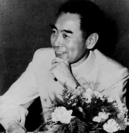 “我们不能火化总理！”1976年1月11日，当周总理的遗体运到八宝山时，所有的火