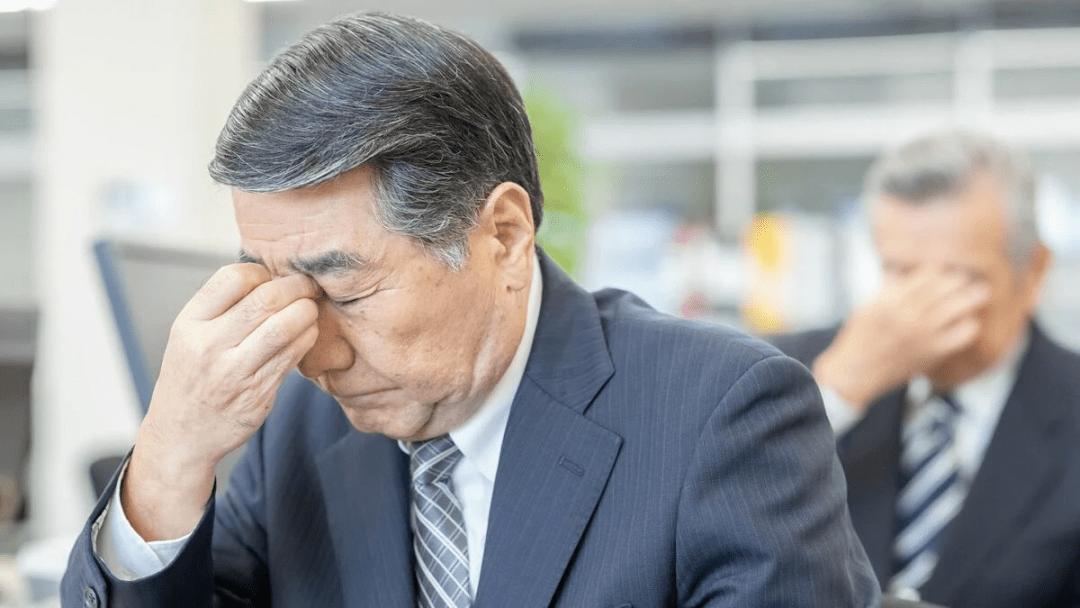 我国人口形势有多严峻？1000万大学生太多，1000万新生儿太少，35岁找工作嫌