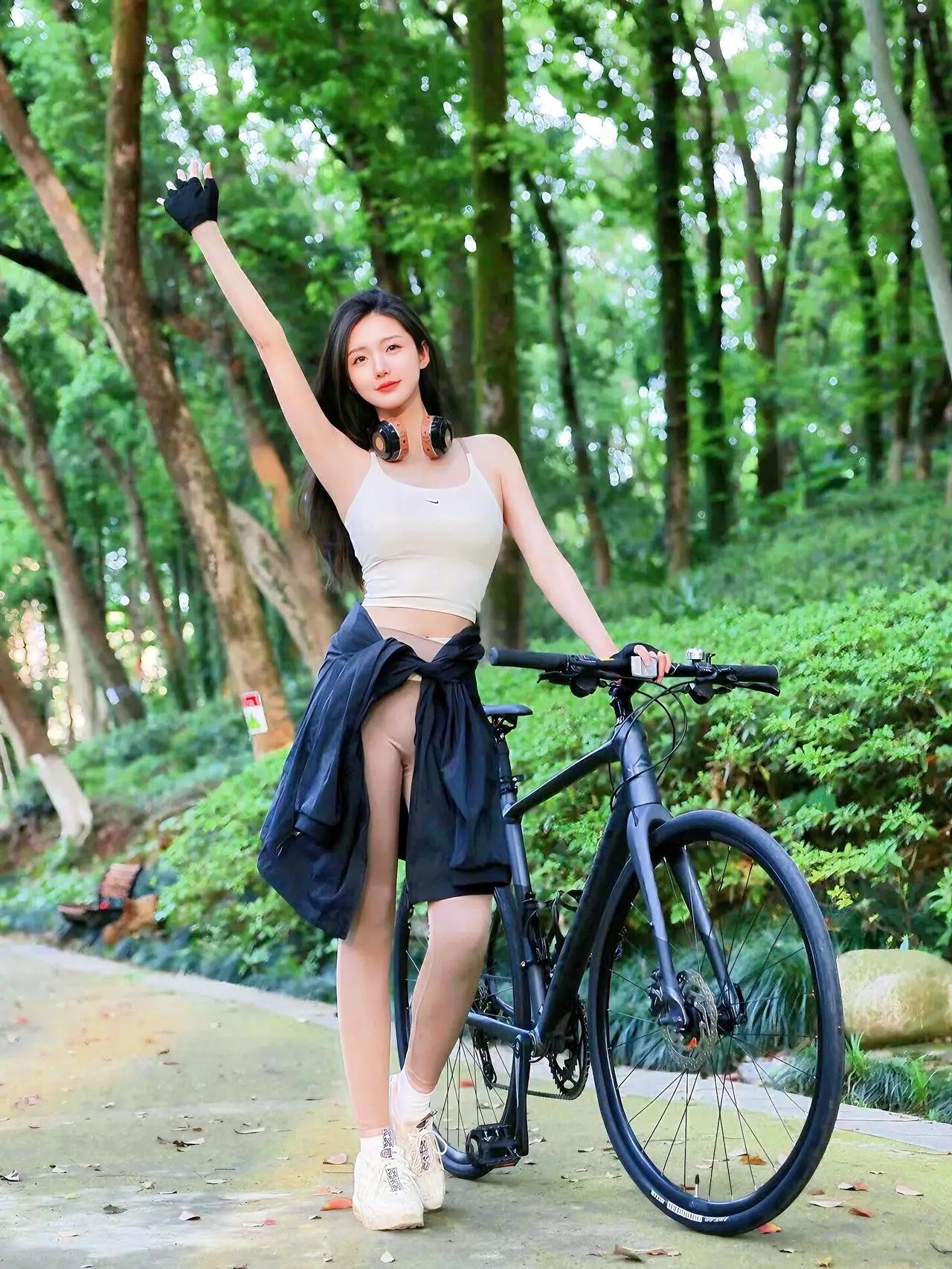 女生显腹肌是什么样的体验女人显腹肌，第一反应就是自律