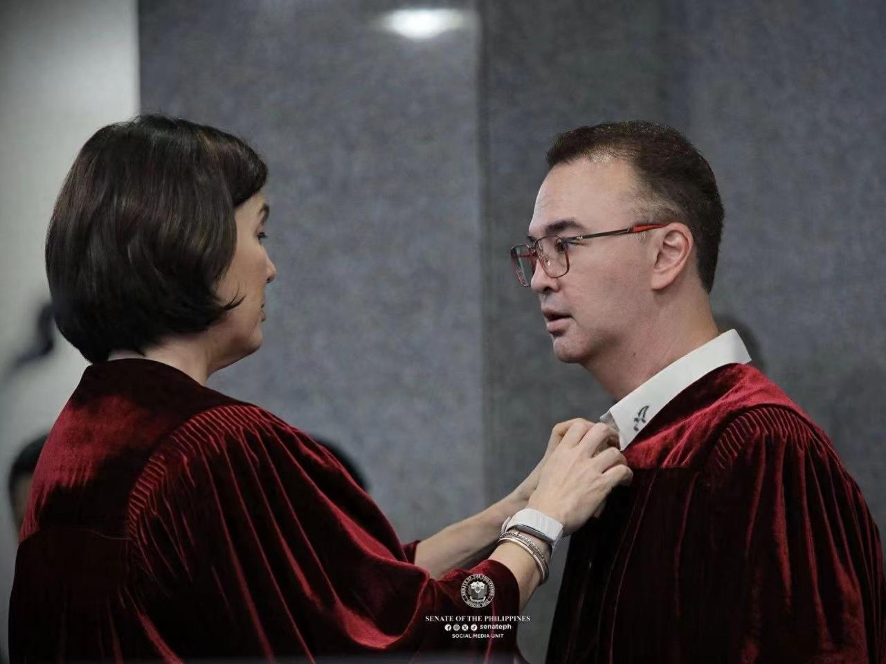 卡耶塔诺兄妹都离境了！9日，菲参议员卡耶塔诺兄妹两人离境前往新加坡，此行程已经