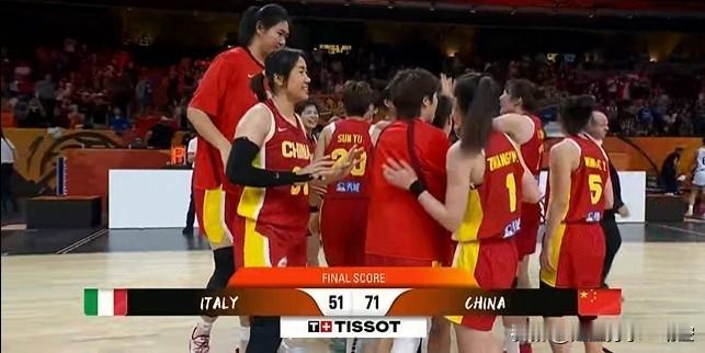 一觉醒来，中国女篮71：51意大利女篮，我想说的是：1、这两天中国体育一路飘红