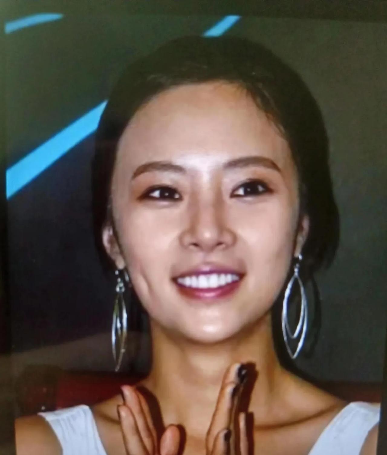 《利剑玫瑰》剧中她的遭遇让我难过并心疼。如果我是她的母亲，走到哪儿都要把自己