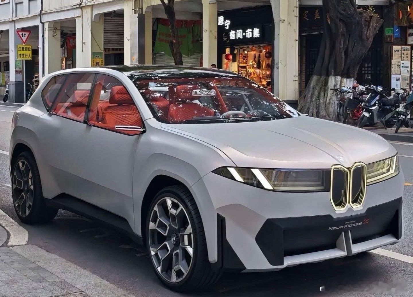 据德媒报道新世代的宝马iX3在欧洲卖得非常火爆，订单甚至排到了2027年这么夸张