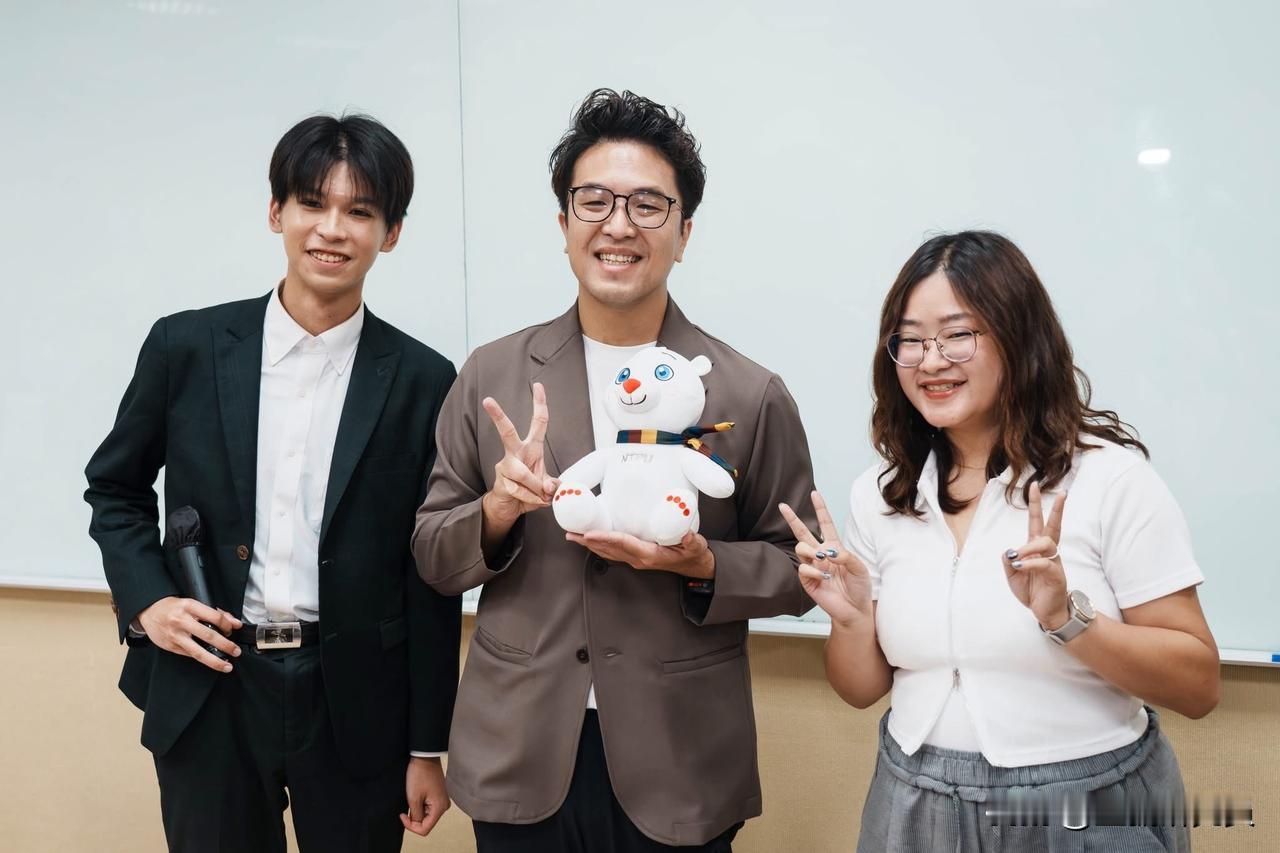 ⁨民进党台北市长参选人沈伯洋今（14日）在脸书发文称，台北的未来，不能只靠市长一