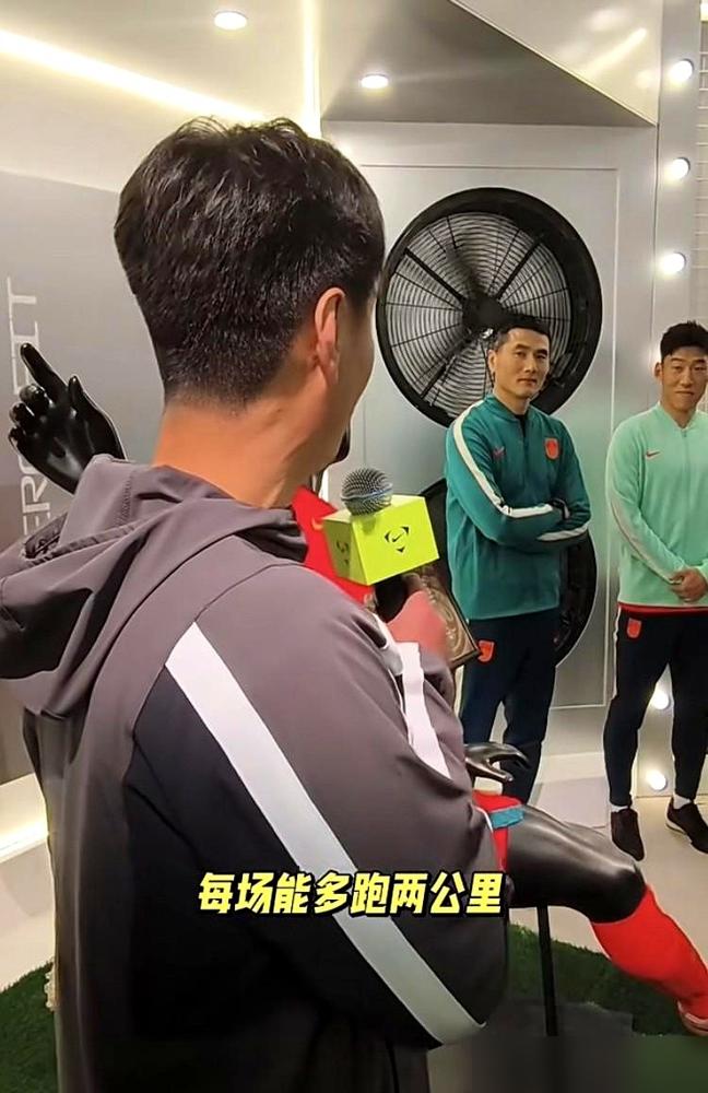 12亿养了12年，人家耐克把新球衣递到你手上，说26年世界杯加油。可国足，连门票