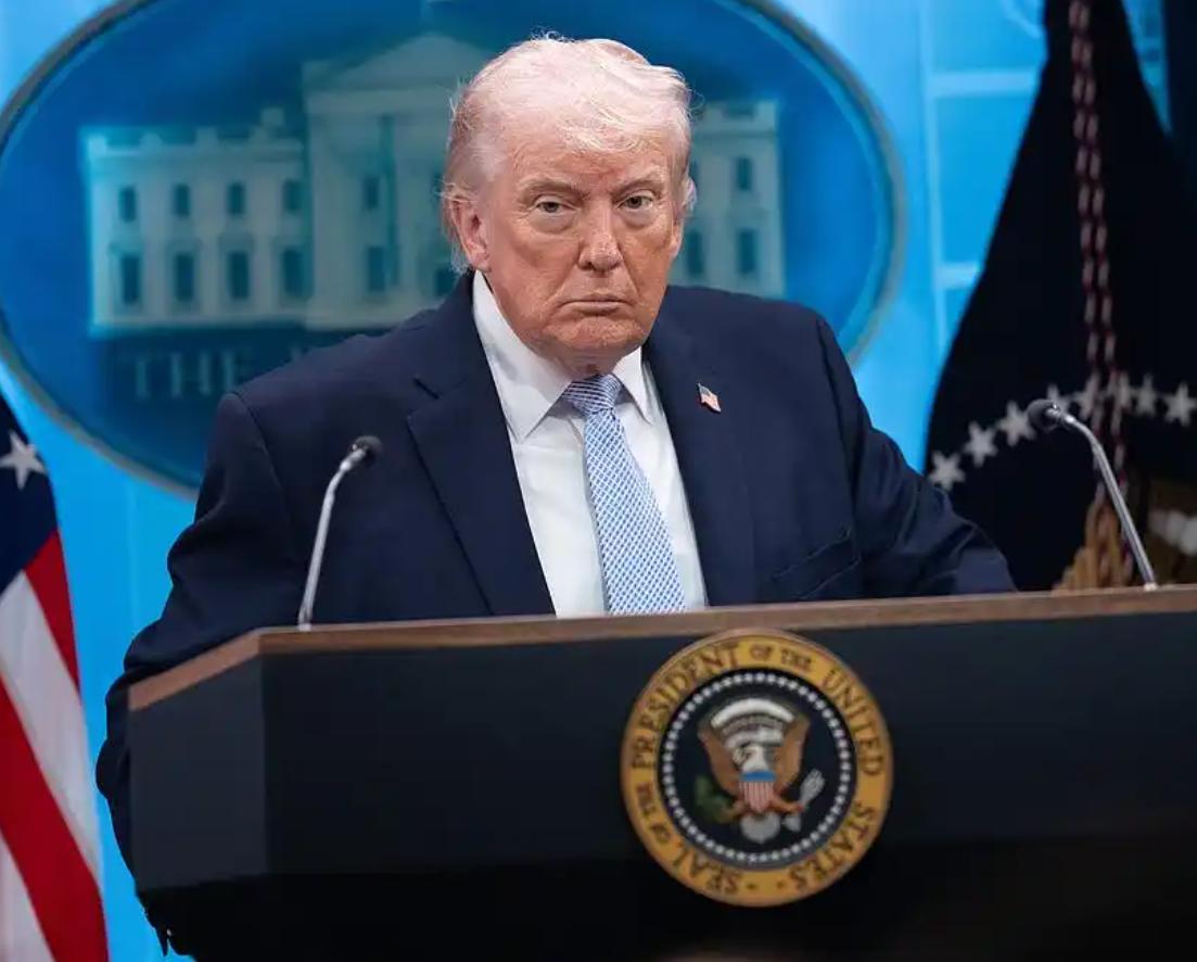 欧洲估计要疯了。美国刚刚跟伊朗，达成暂时停火，川普就把注意力转移到了格陵兰岛