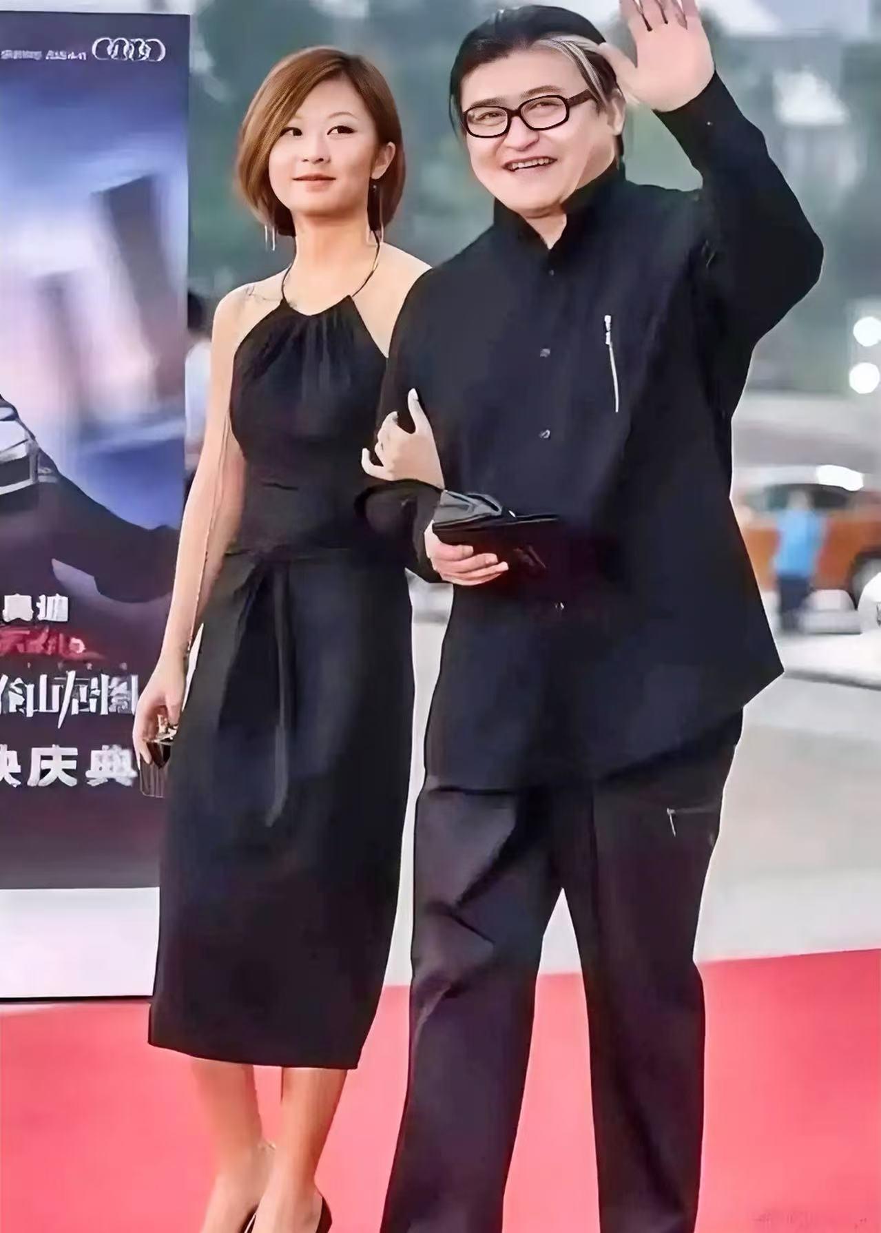 好奇查了下刘欢的女婿，并不是什么富二代，而是出生在重庆一个普通的书香家庭。网