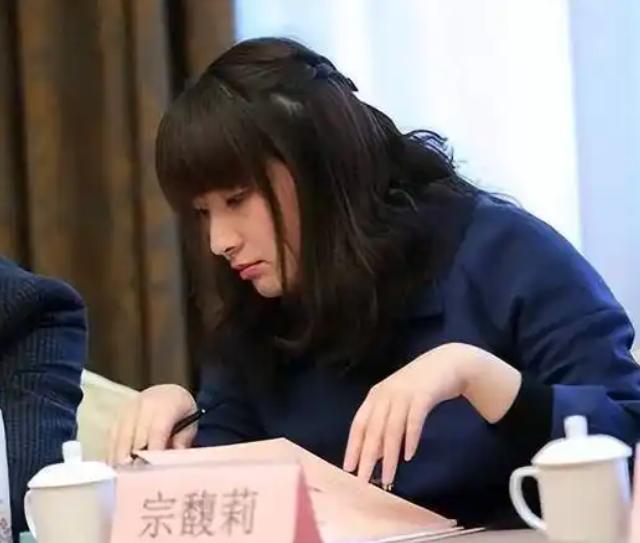 宗馥莉要当心啦！我有种不好的预感杜建英这次诉讼确实蹊跷。她明知信托不存在仍
