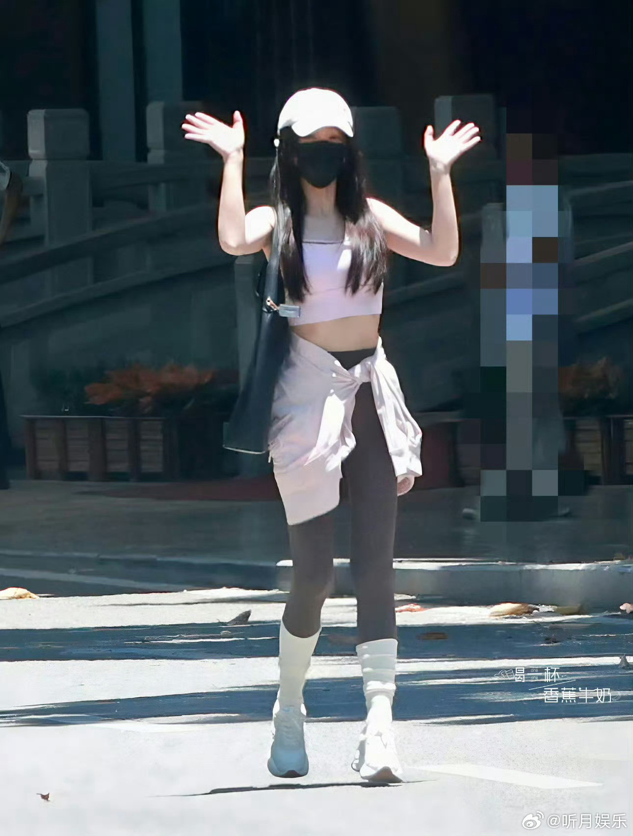虞书欣这个比例绝了啊啊啊啊啊啊虞书欣这个比例绝了！！！她真的好瘦啊，腿又长又细