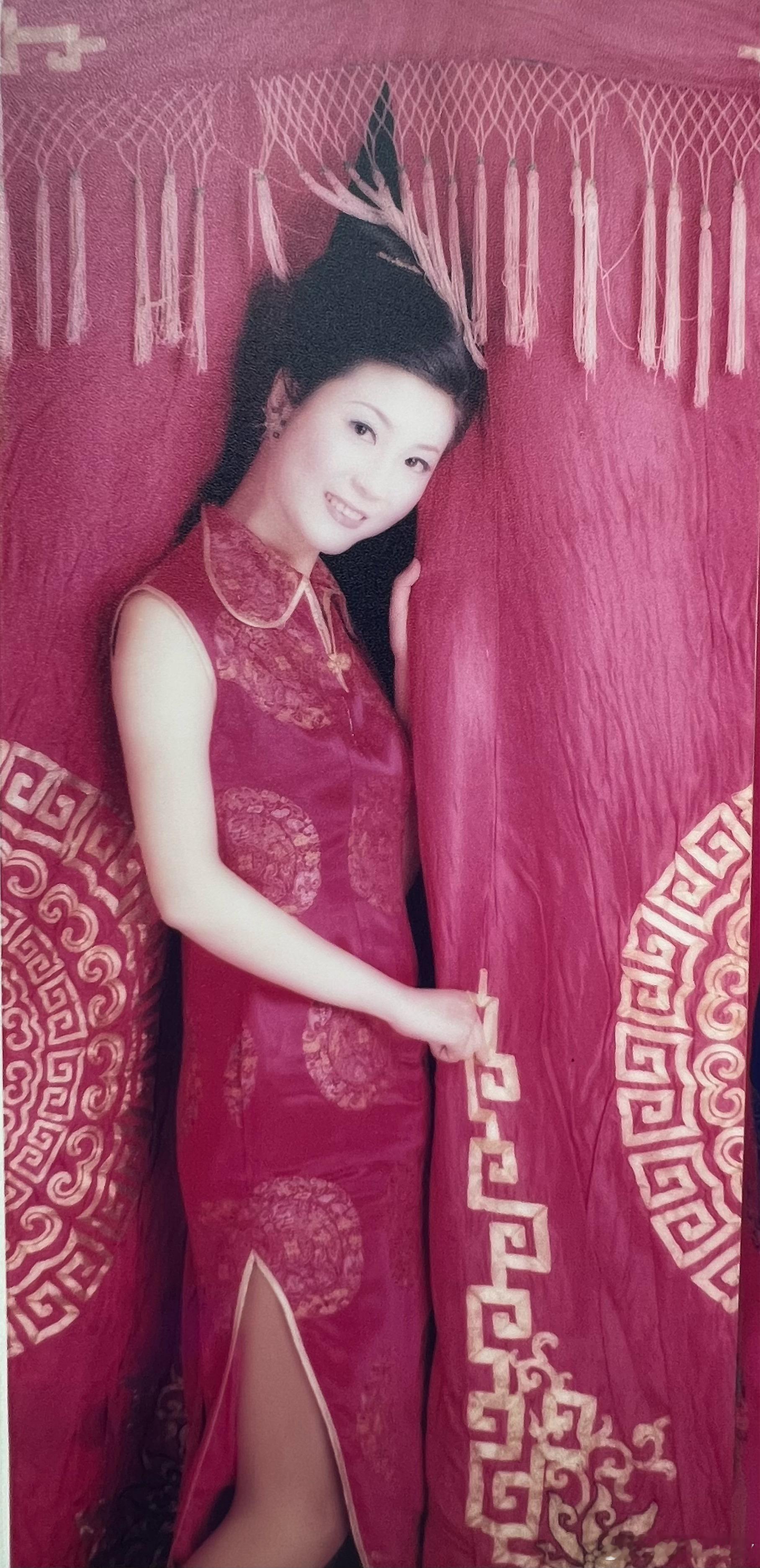 敏儿Jessyy很多年前25岁结婚时婚纱照旗袍照。​​​