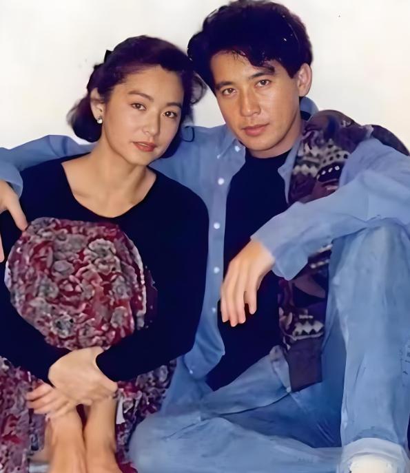 26岁已婚的秦汉爱上了17岁的林青霞，怀孕8个月的妻子邵乔茵心痛不已，没想到秦汉