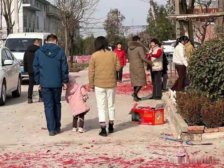 现在农村不比以前了，不管在外面混得怎样都没人会在乎。前几天在家族群里发了张