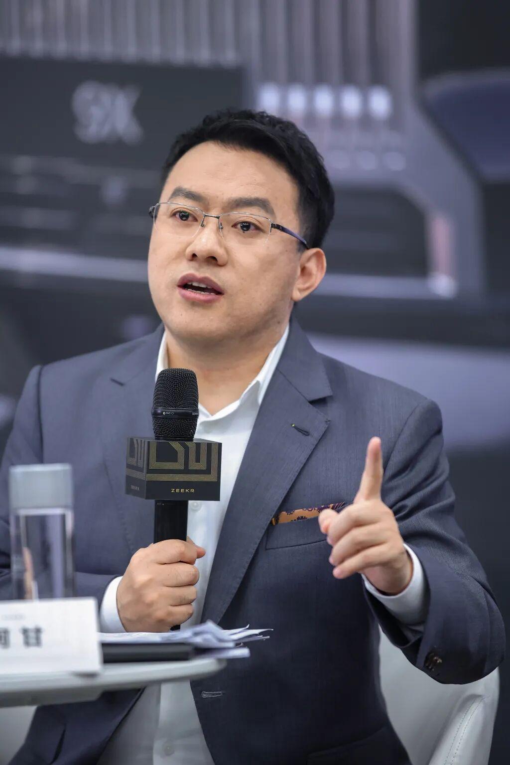 快充就像抽烟？吉利高管宣称不再研发燃油车在吉利汽车2026年中期业绩发布会上，