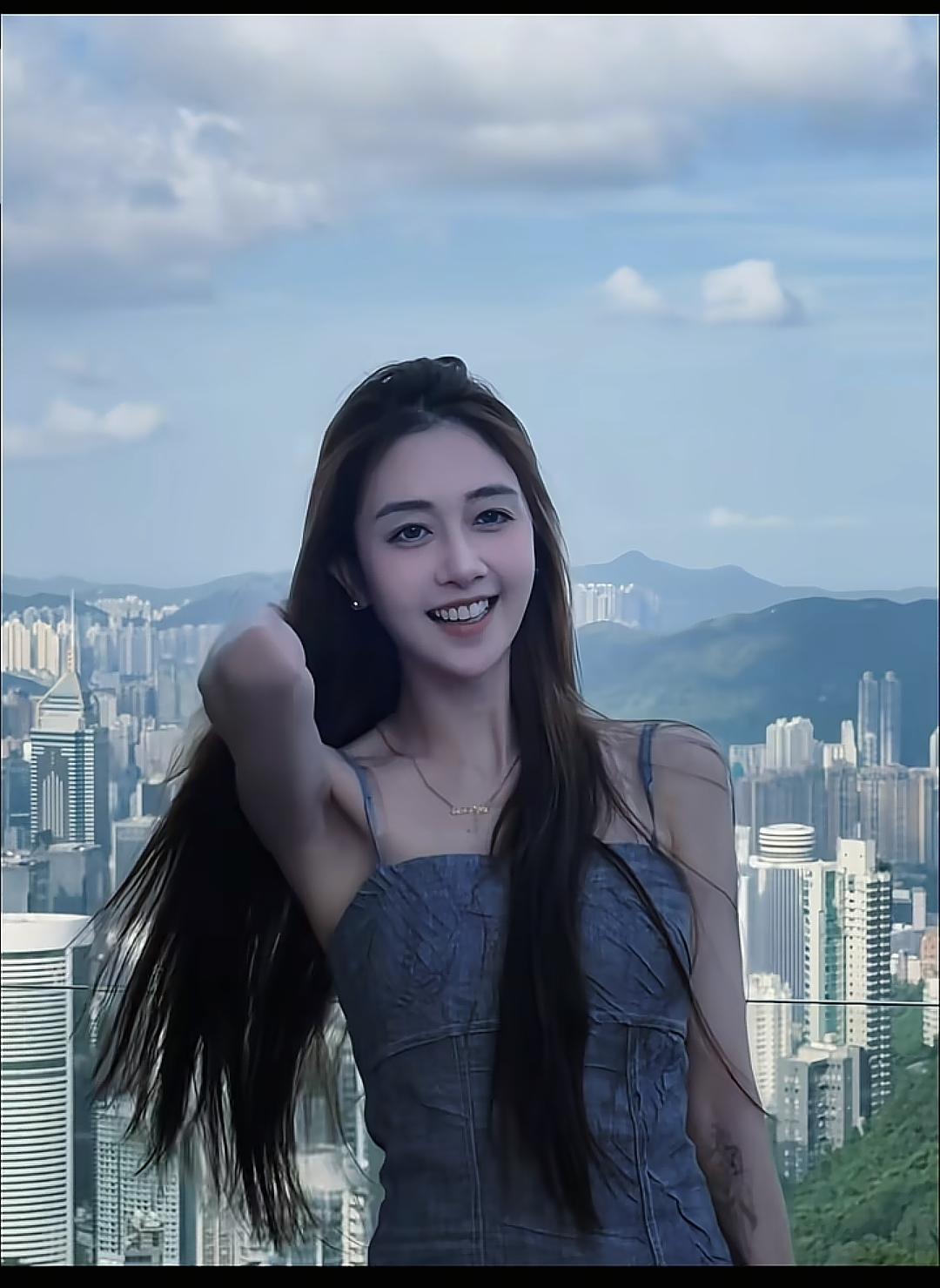 卓仕琳应该是网红里面最漂亮的吧，很有气质，就像是一个混血女孩一样真的很漂亮。有没