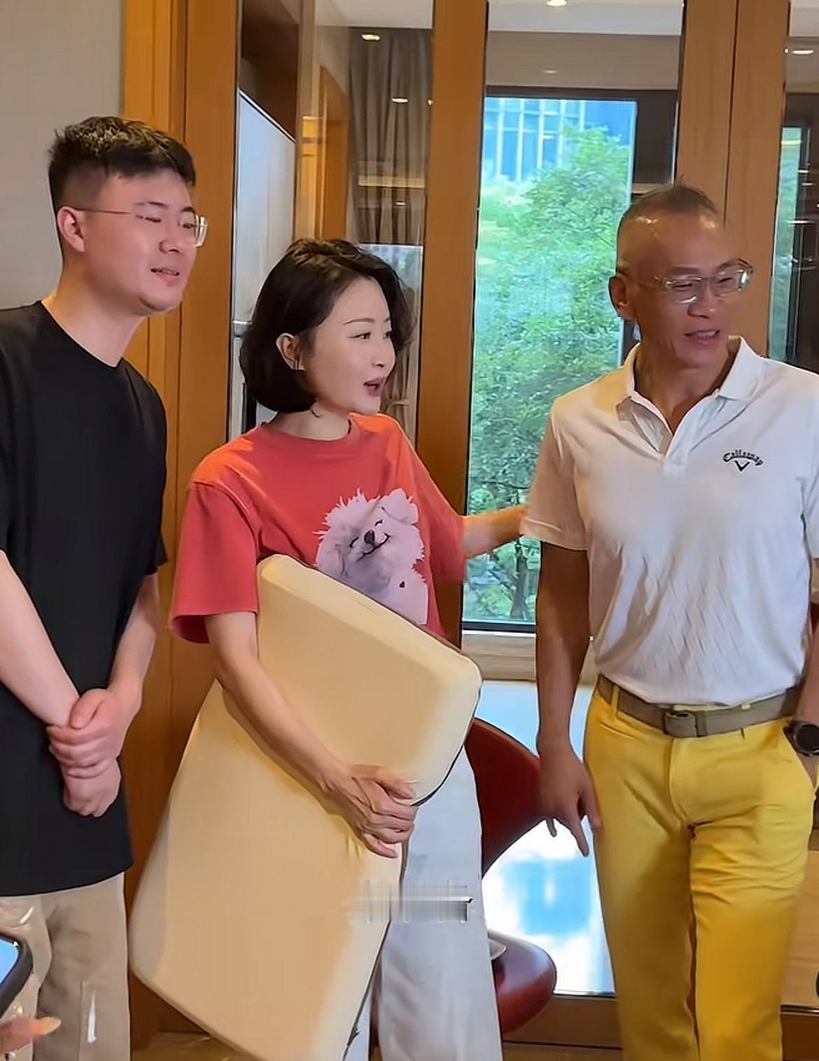 曲美家居富二代“泽龙”这次是真服了探望忘年交“你们的姐夫”，短短三分钟的视频，