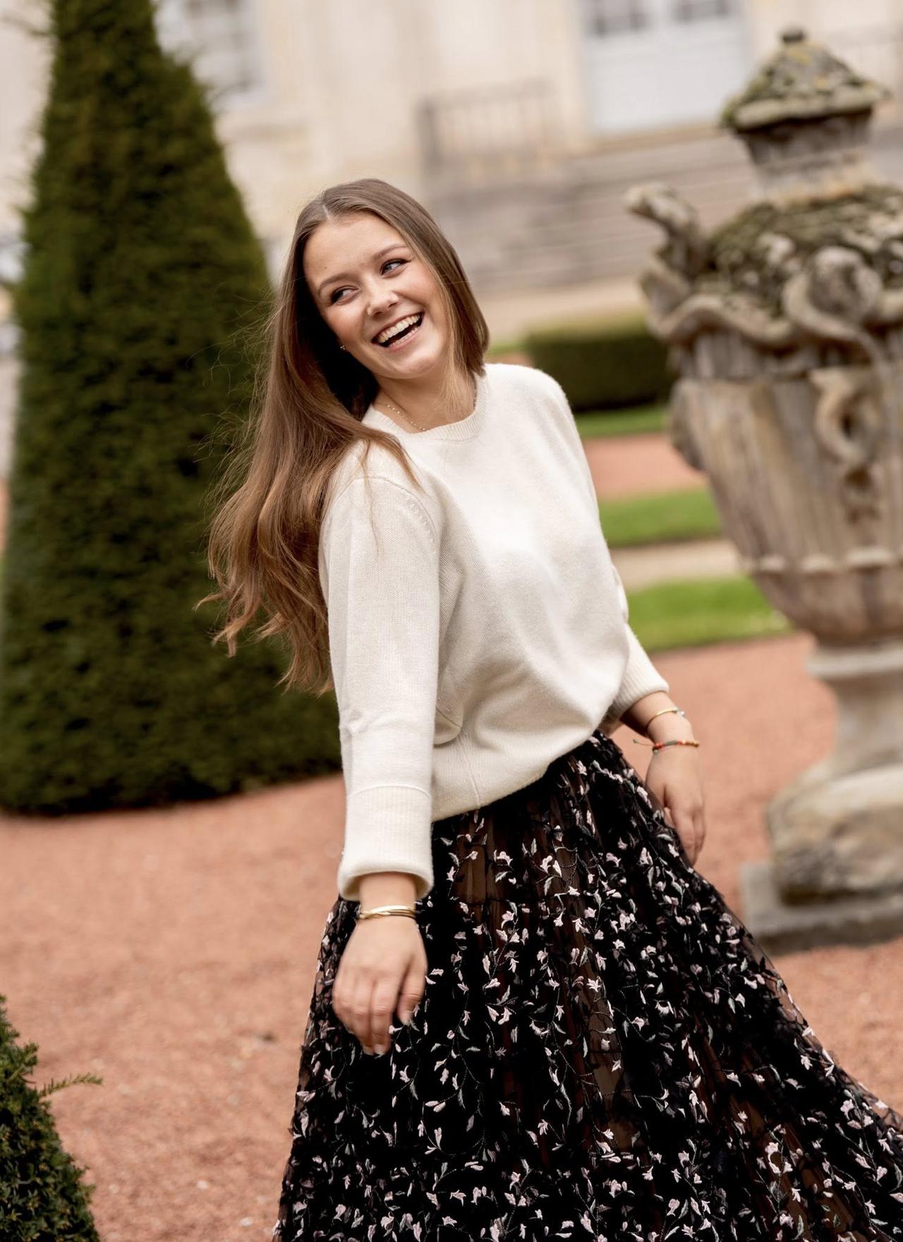 4月贵圈人生日扎堆之丹麦伊莎贝拉公主，她在昨天庆祝了19岁生日，官方还是放了几张