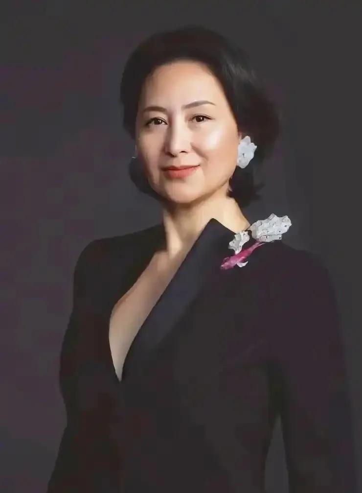 何超琼，不再隐忍！3月31日晚上，赌王大女儿何超琼，突然冲上热搜，这次她无论如