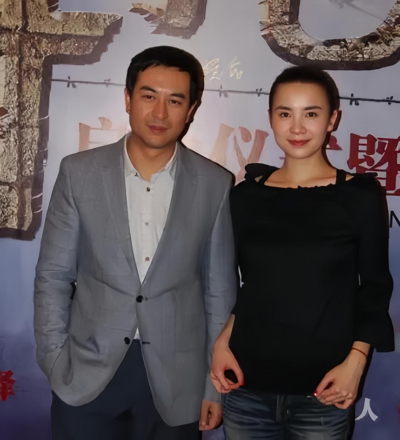 张嘉益与宋佳参加活动的旧照，两位都是实力派演员，看他们演戏真的好过瘾啊。张嘉