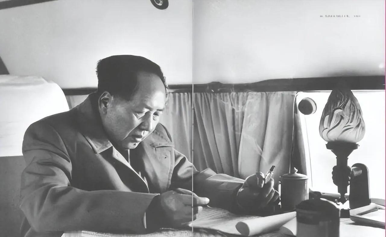 孙中山与毛泽东有没有可比性？没有！ 毛主席可以评价孙中山，但即使孙中山活到现