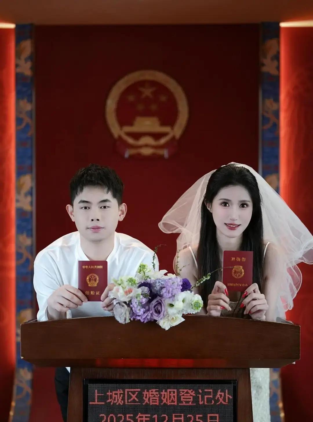 领证当天，他排名暴涨11位！袁思俊25岁，在杭州把证领了。同一天，WST官