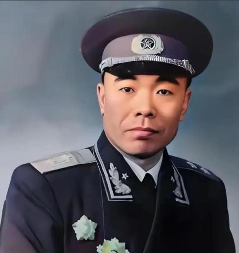 1955年授衔时，曾泽生中将泪洒现场。这位原国民党60军军长1948年长春起义，