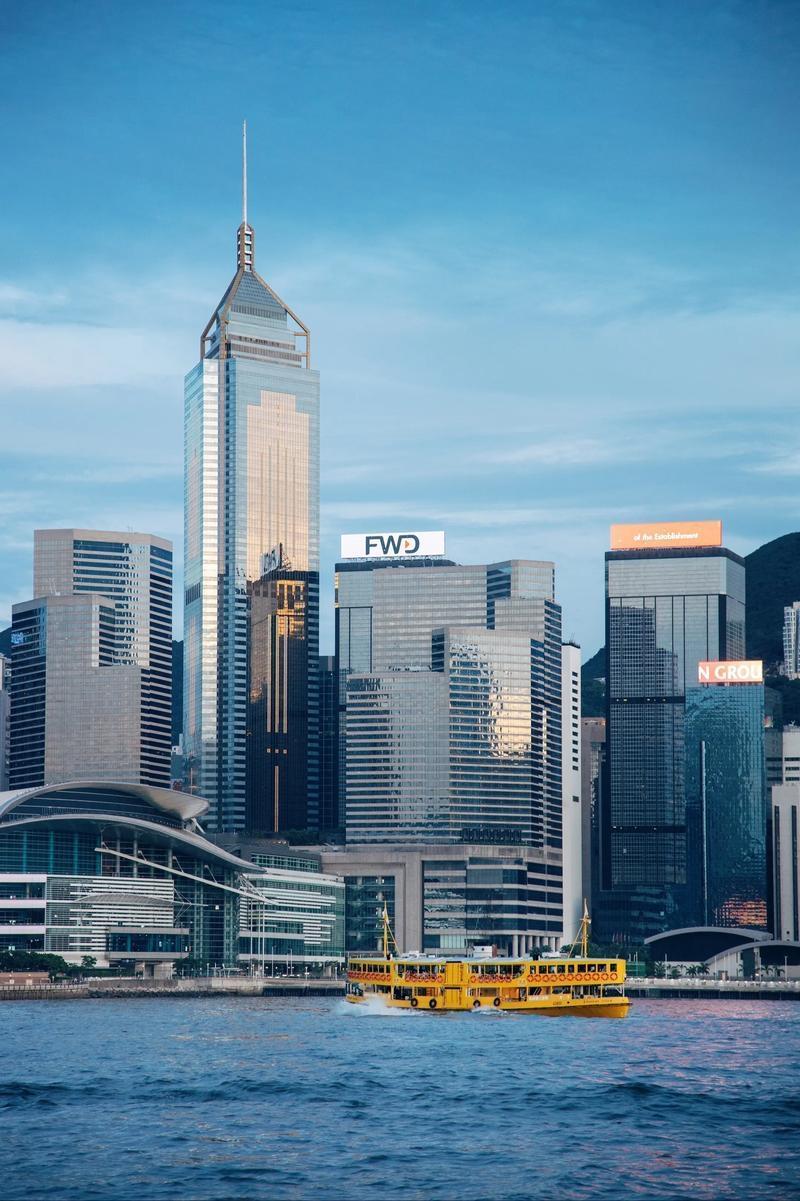 浙江买房团进入香港：香港在抢房，很多人不相信。每天几十个，甚至于上百个客户，