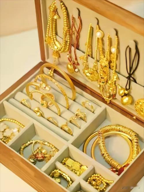 大跳水！黄金首饰每克暴跌近450元，各大品牌金价跌破1300关口打算买黄金