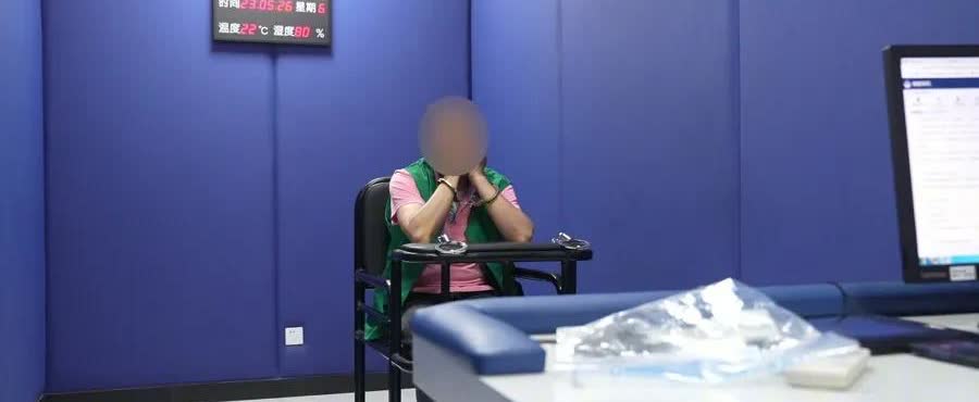 牌友竟是贼！女子托付钥匙出游，43万财物被席卷一空上海静安区的沈女士出游