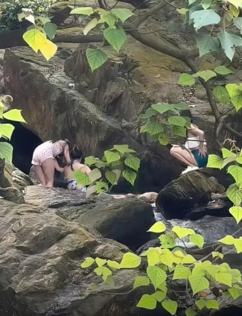 爬山误入人间仙境