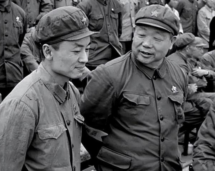 1975年10月1日，是新疆维吾尔自治区成立20周年，中央就派了一支代表团去新疆