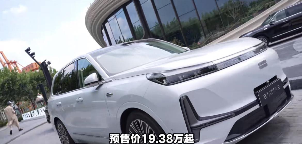 原来吉利老总敢硬刚比亚迪是有原因的…吉利星河M9上市，直接将9字头车型价格干到